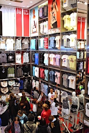 優衣庫閃耀柏林 日本快時尚巨頭德國旗艦店盛大開業，為歐洲時尚市場注入新活力